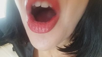 Zemer, njerka jote nuk te le te shkosh ne shkolle sot... Kam shume nevoj per ty...